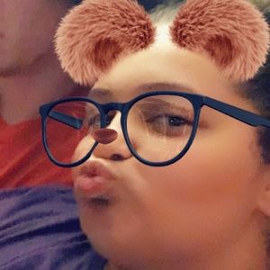 Meet your Posher, Avery